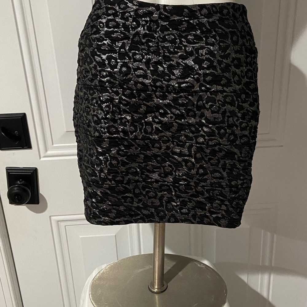 B-Ware ladies size small skirt black and silver - Picture 2 of 6